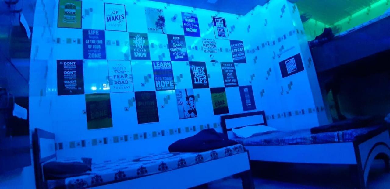 Blue Eye Backpackers Hostel Amritsar Extérieur photo