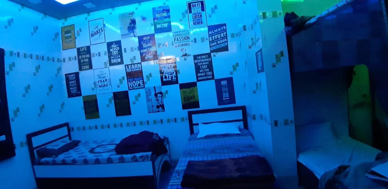 Blue Eye Backpackers Hostel Amritsar Extérieur photo
